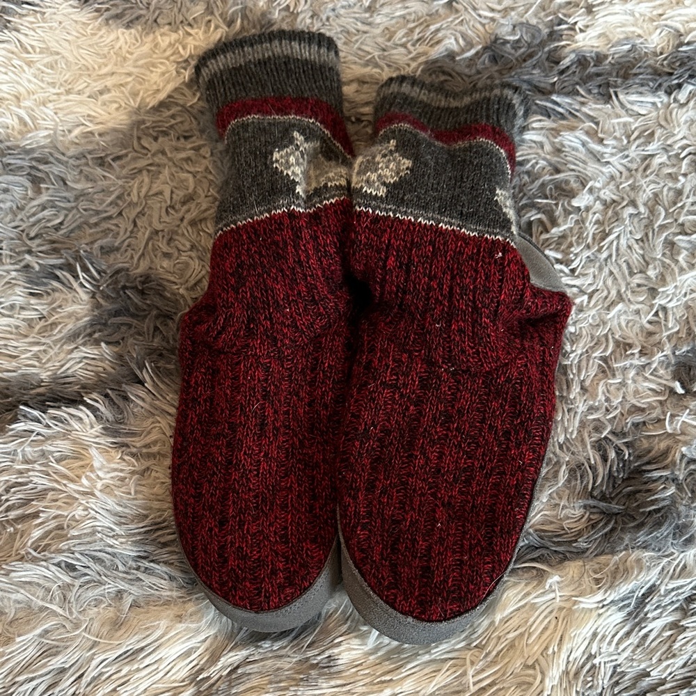 P—UNISEX Roots Charcoal and Burgundy Knit Slipper Socks